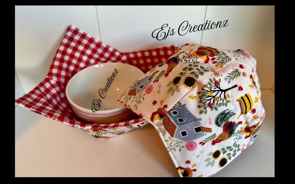 Fun Chicken & Apples Microwavable/Reversible Bowl Cozy