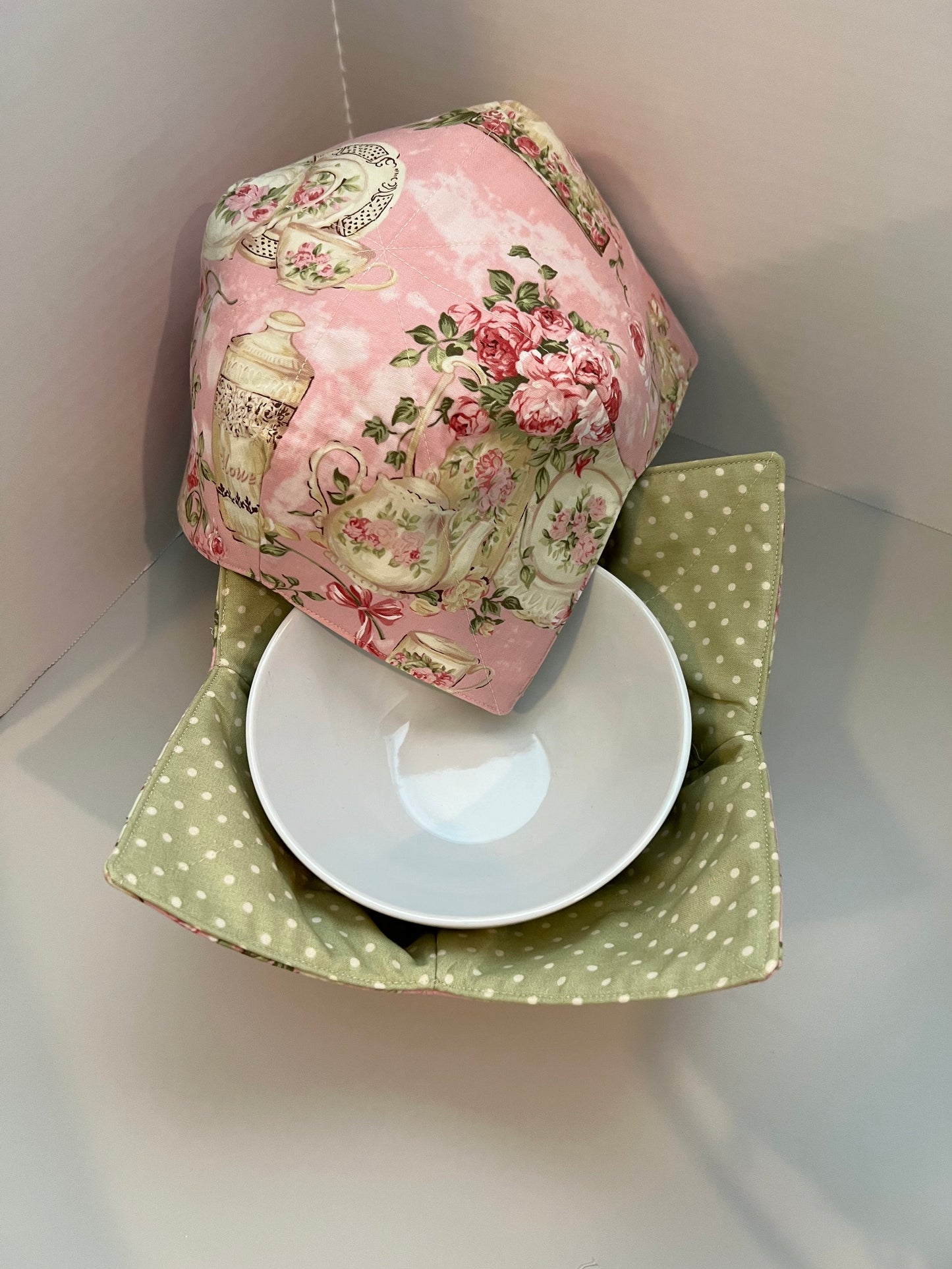 Pink Rose's and Tea Microwavable/Reversible Bowl Cozy