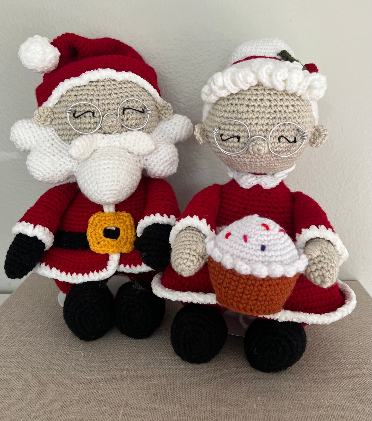 Crocheted Santa Claus and Mrs. Claus