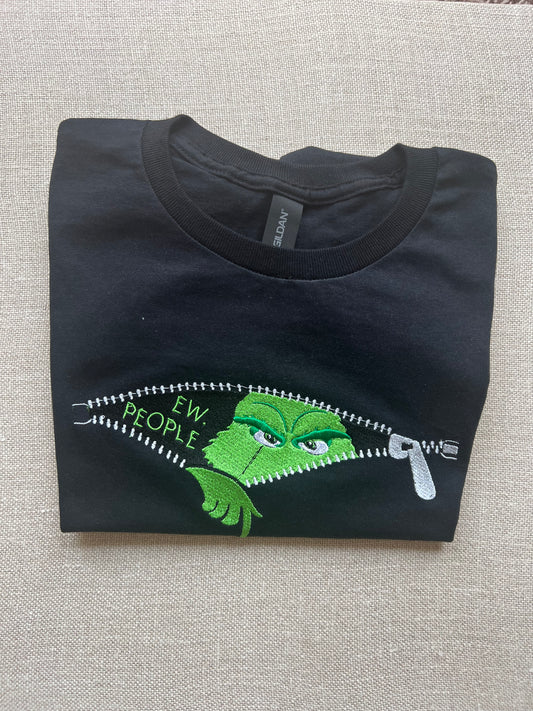 EW PEOPLE -Embroidered T- Shirt